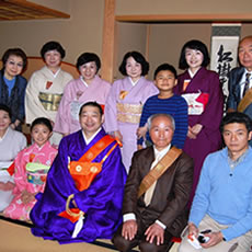 茶会に参加された皆様、前列左端はご亭主の吉澤慶枝師匠