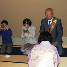 祖父の加藤一夫さん始めご家族も応援に
