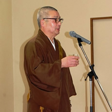 山之坊佐々木延雄上人がご挨拶と乾杯の音頭を)
