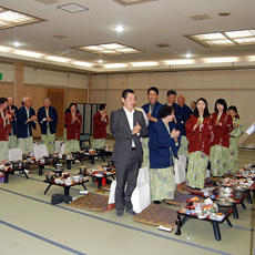 最後は司会の順一朗さんによる三本締めで閉会